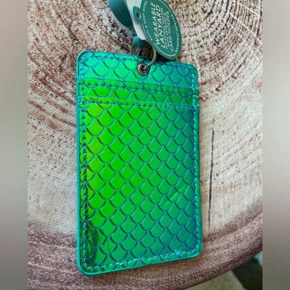 NWT- 2 Flashy Bath & Body Wearable ID school Lanyards w/ Pocket Bac Holders - Picture 10 of 11